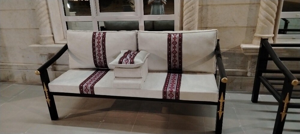 making khema chair. - 3