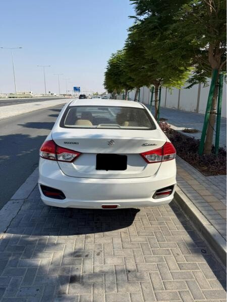 سوزوكي سياز الموديل: 2023 - 6