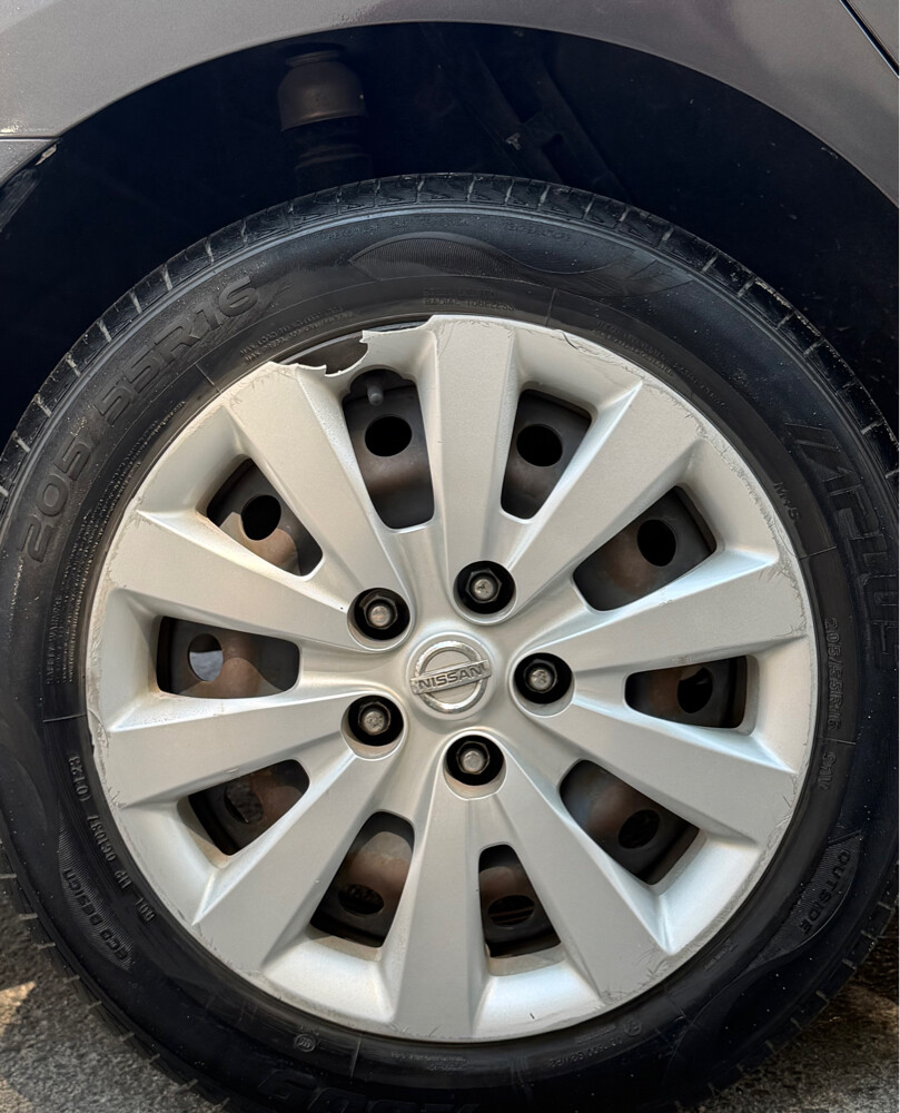 Nissan sentra 2016 -first owner - 12