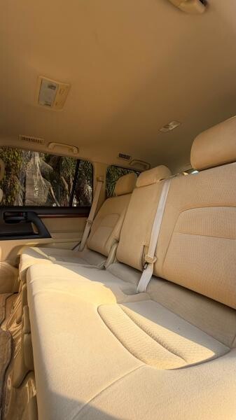 LAND CRUISER 2017 GXR V8 QR 118K - 6