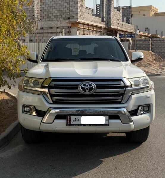 LAND CRUISER 2017 GXR V8 QR 118K - 1