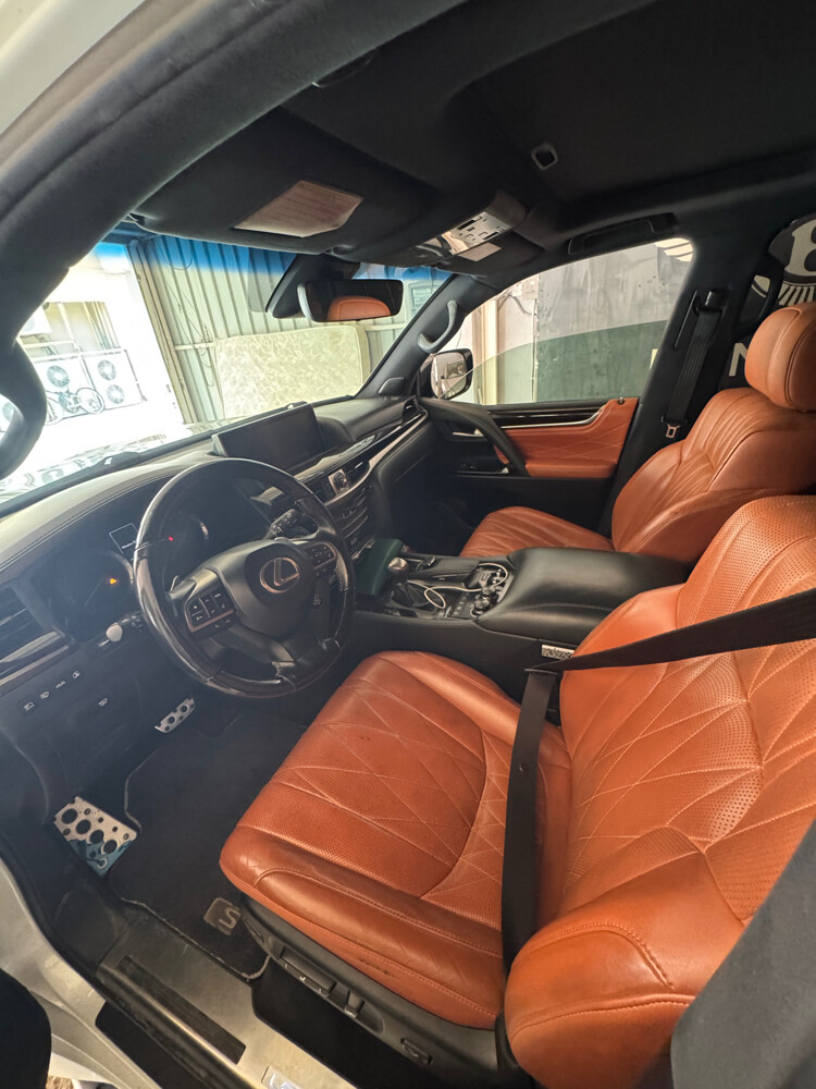 2020 LEXUS 570 S BLACK EDITION - 5