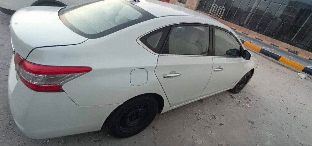 Nissan Sentra  - 1