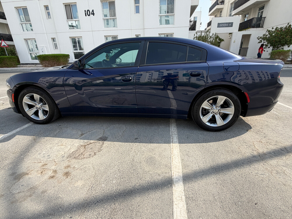Dodge Charger 2017 V6 | 74,000 - 7