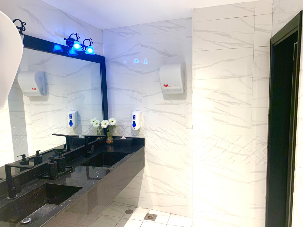showroom for rent from owner - 13