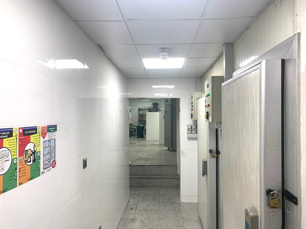 showroom for rent from owner - 16