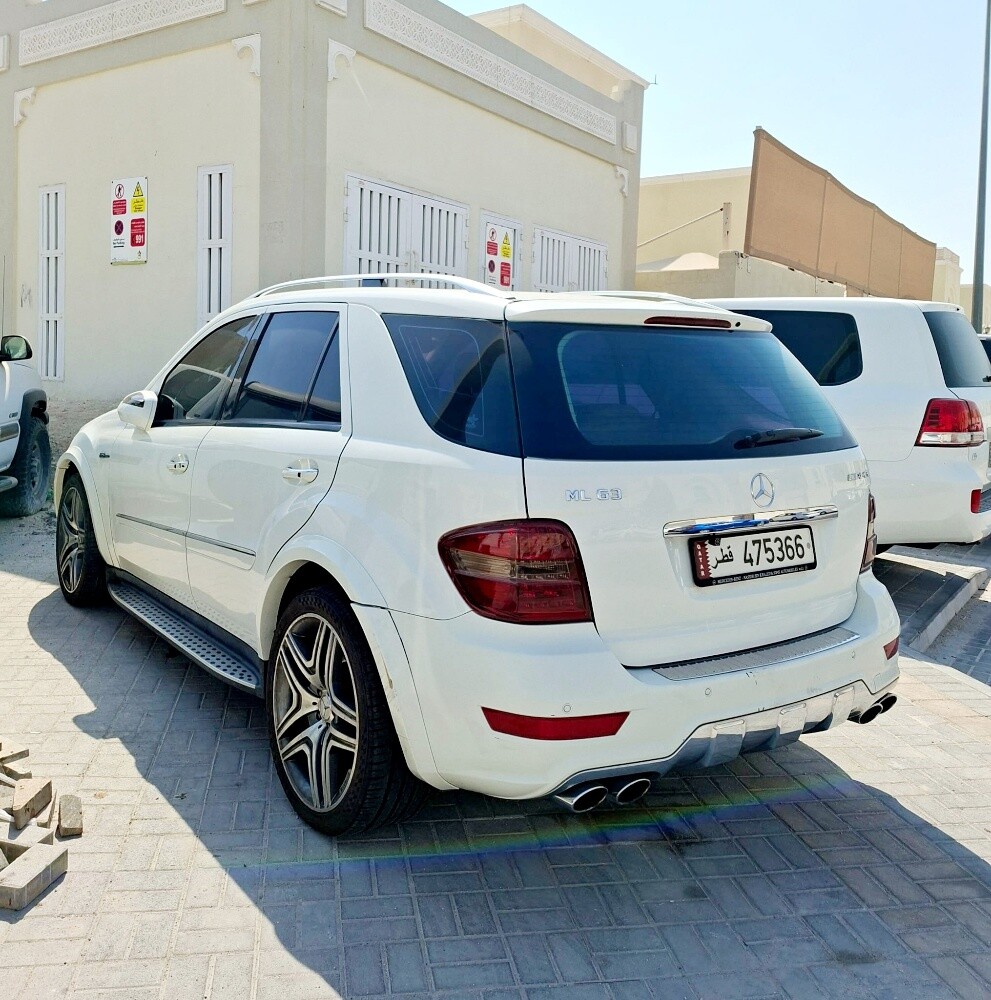 Mercedes Benz ML63 AMG - 1