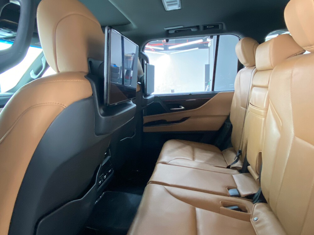 Lexus 2023 luxury LX 600 white  - 7