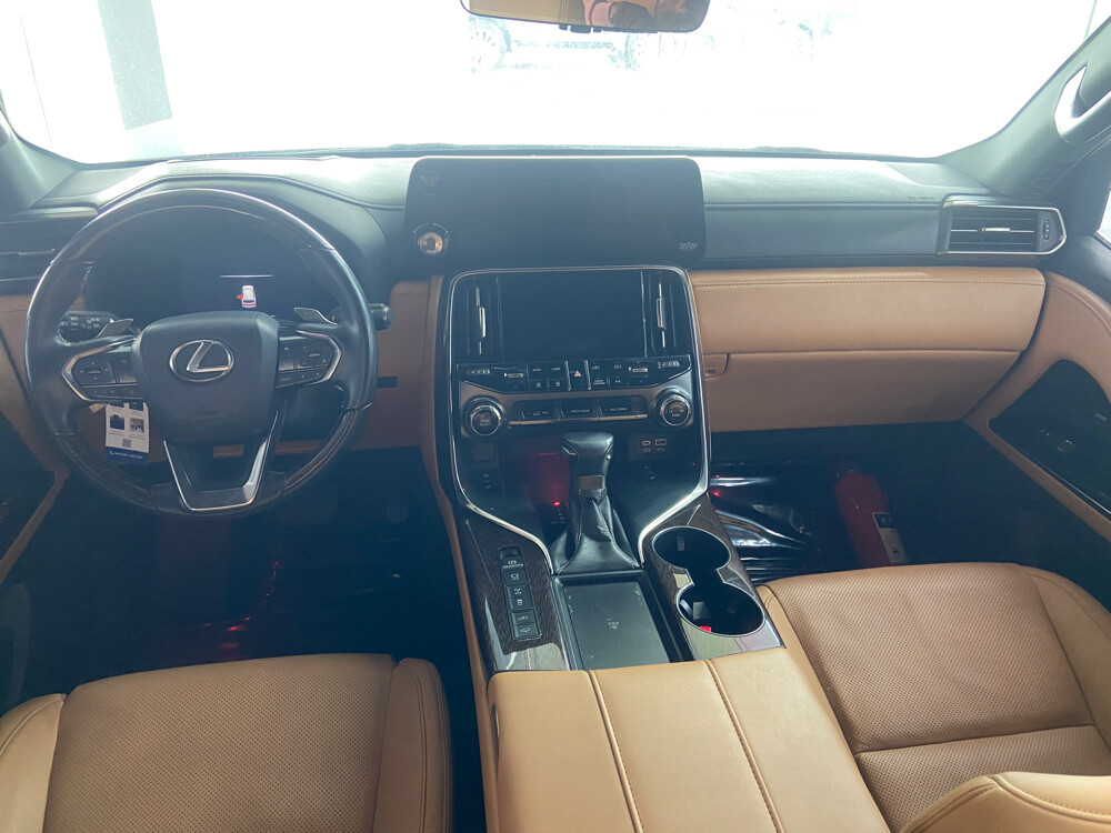 Lexus 2023 luxury LX 600 white  - 9