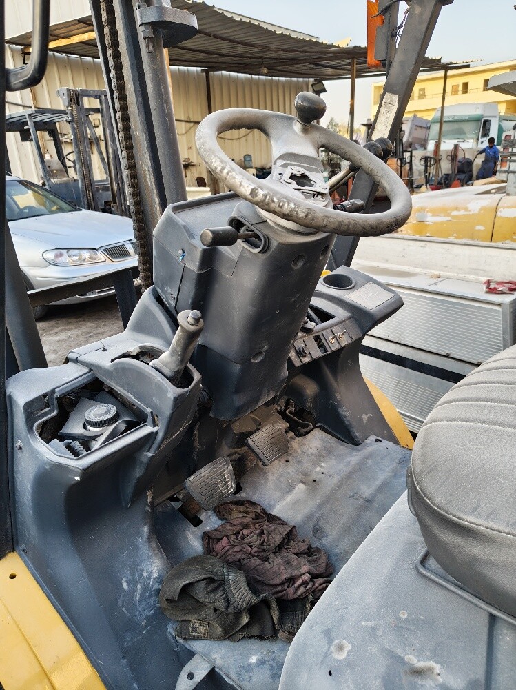 caterpillar 3TON forklift - 2