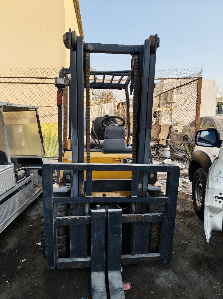 caterpillar 3TON forklift - 4