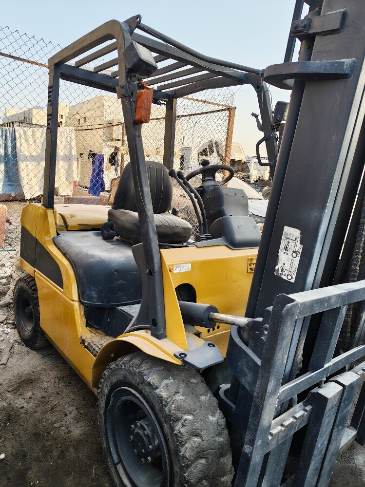 caterpillar 3TON forklift - 3