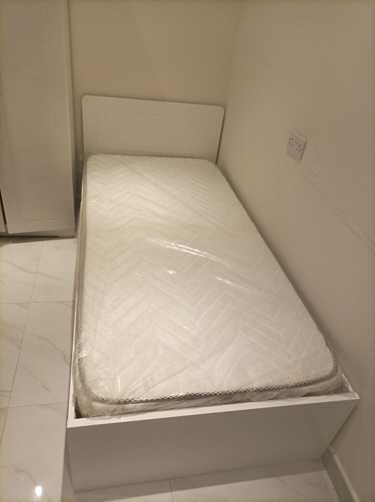Single Bed or mattress available - 13