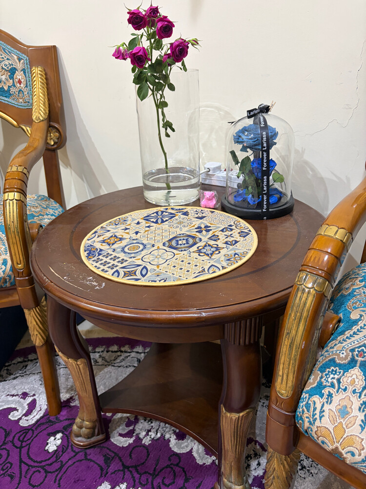 2 Chairs + Matching Coffee Table – - 2