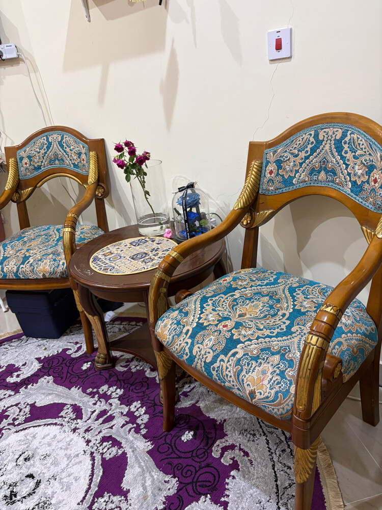 2 Chairs + Matching Coffee Table – - 3