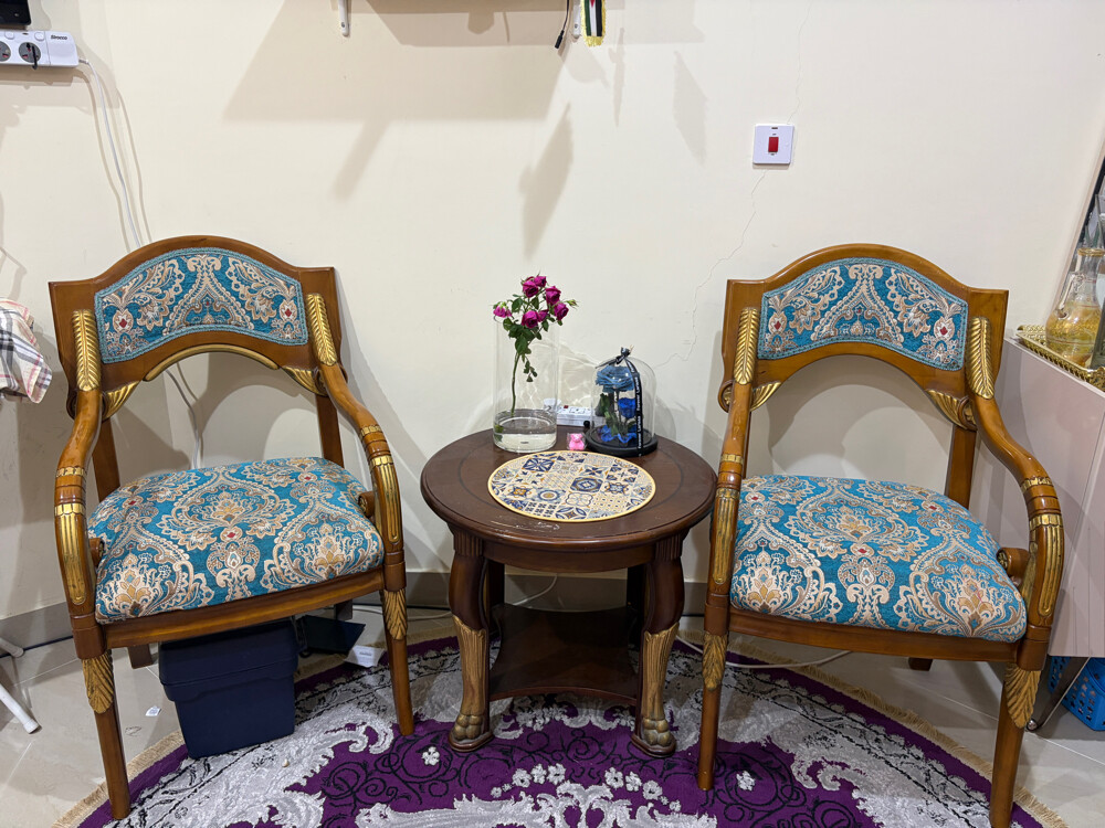 2 Chairs + Matching Coffee Table – - 1
