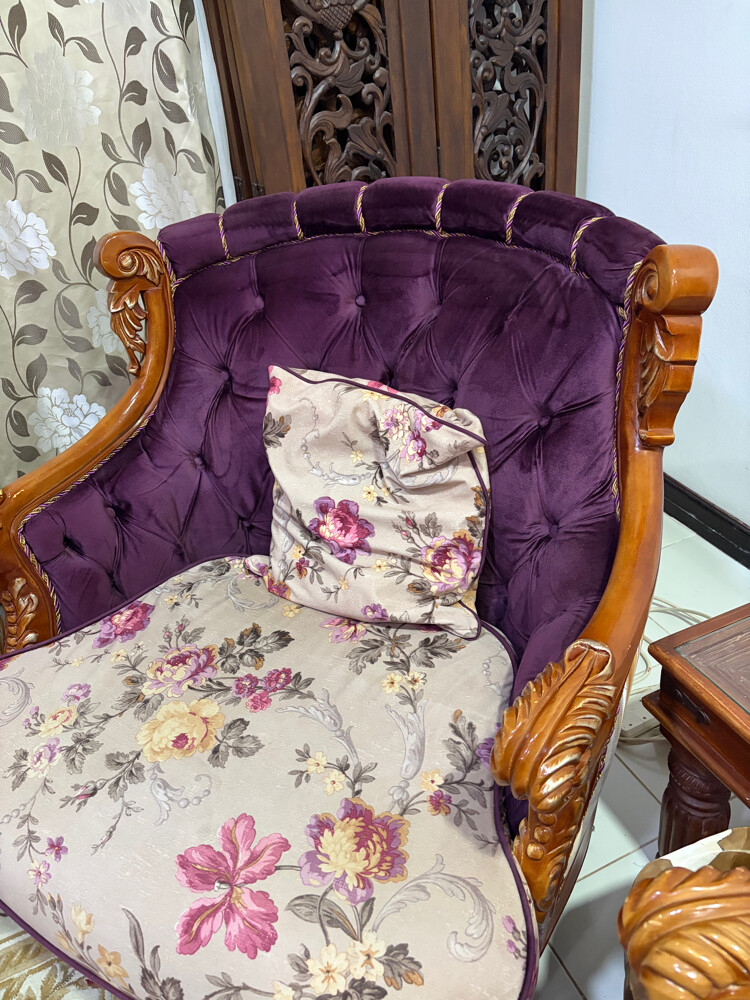 1 sofa and 2 armchairs - 4