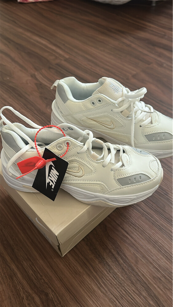 Nike shoes  - 4