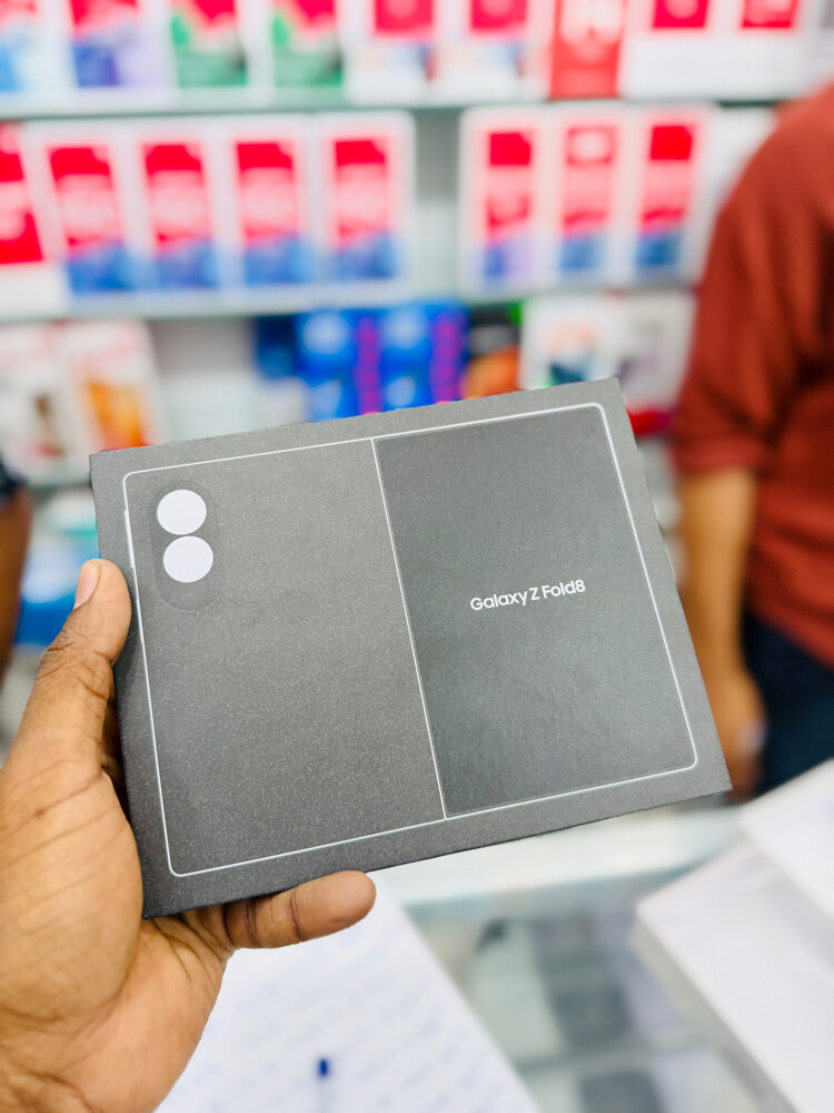 Samsung Galaxy Z Fold 8 - 5