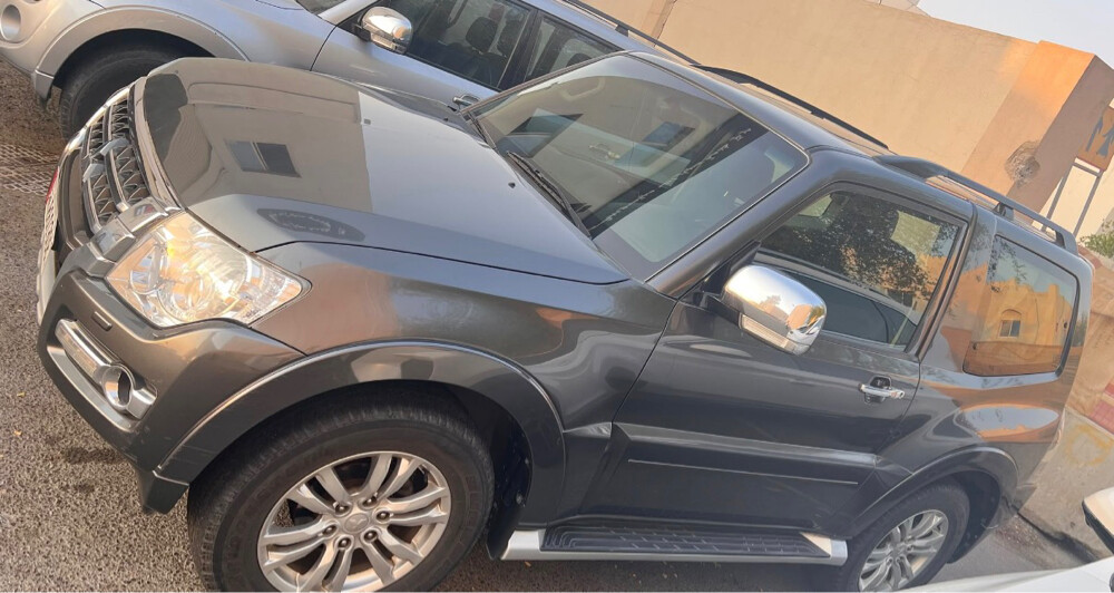 Pajero 2022 GLS 3.8 2 Door - 3