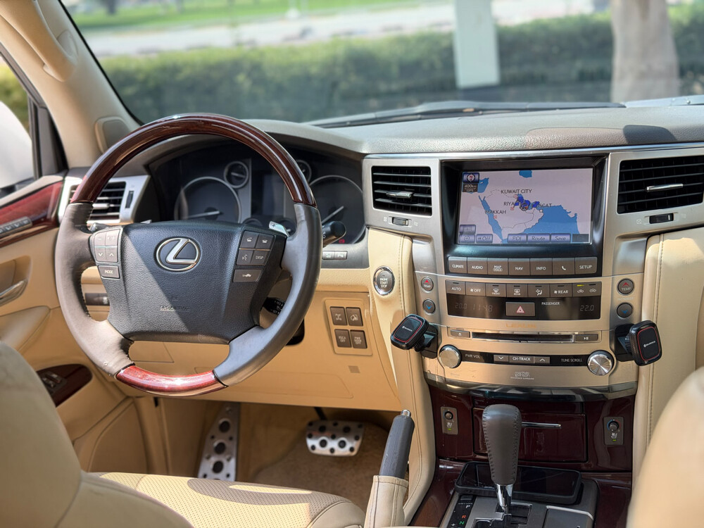 Lexus LX 570 - 13