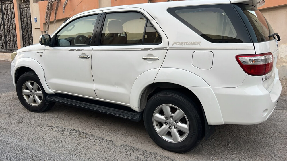 toyota fortuner 2010 - 6