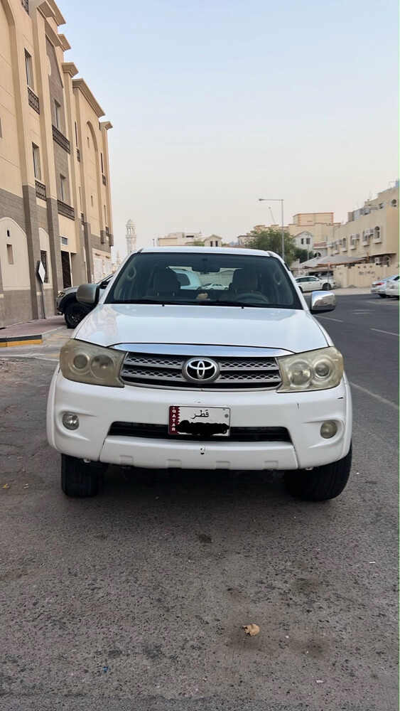 toyota fortuner 2010 - 5
