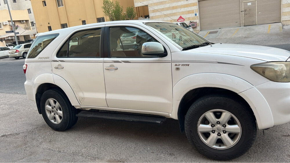 toyota fortuner 2010 - 3