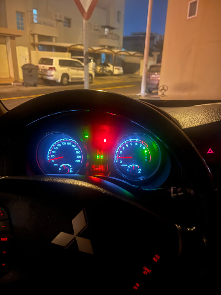 متسوبيشي باجيرو ٣.٨ موديل ٢٠١٤ - 5