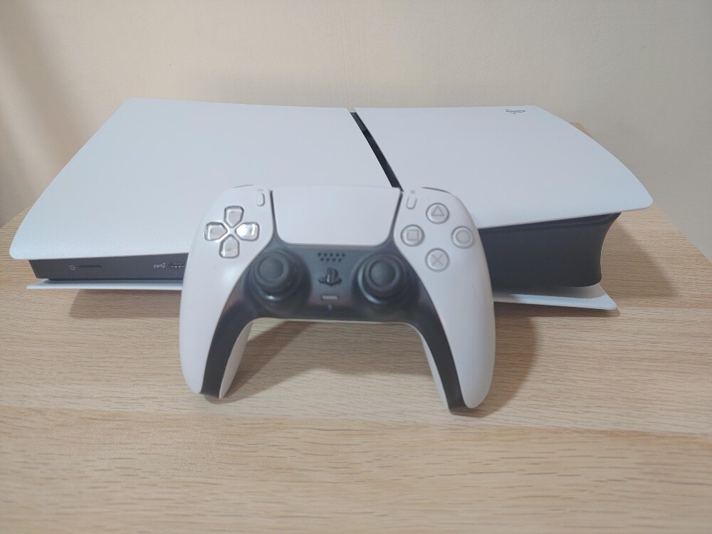 play station slim with warranty - 2