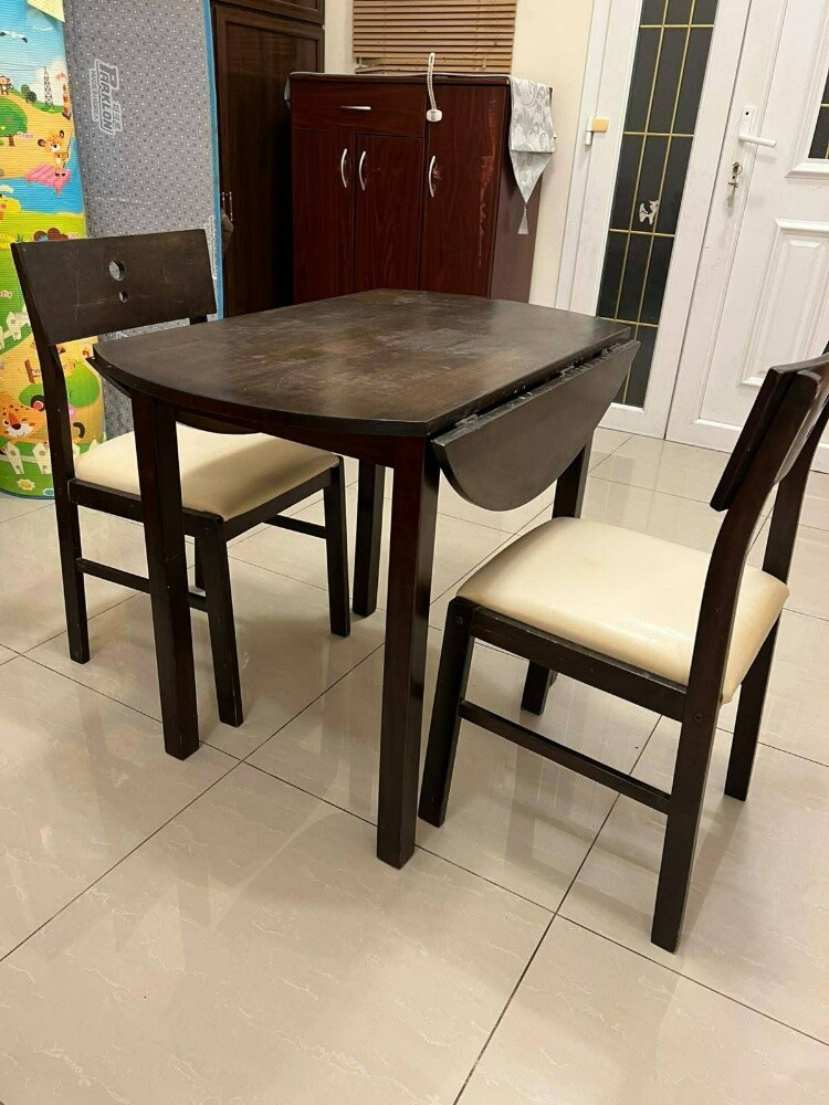 Table with 2 chairs QR 250 only. - 2