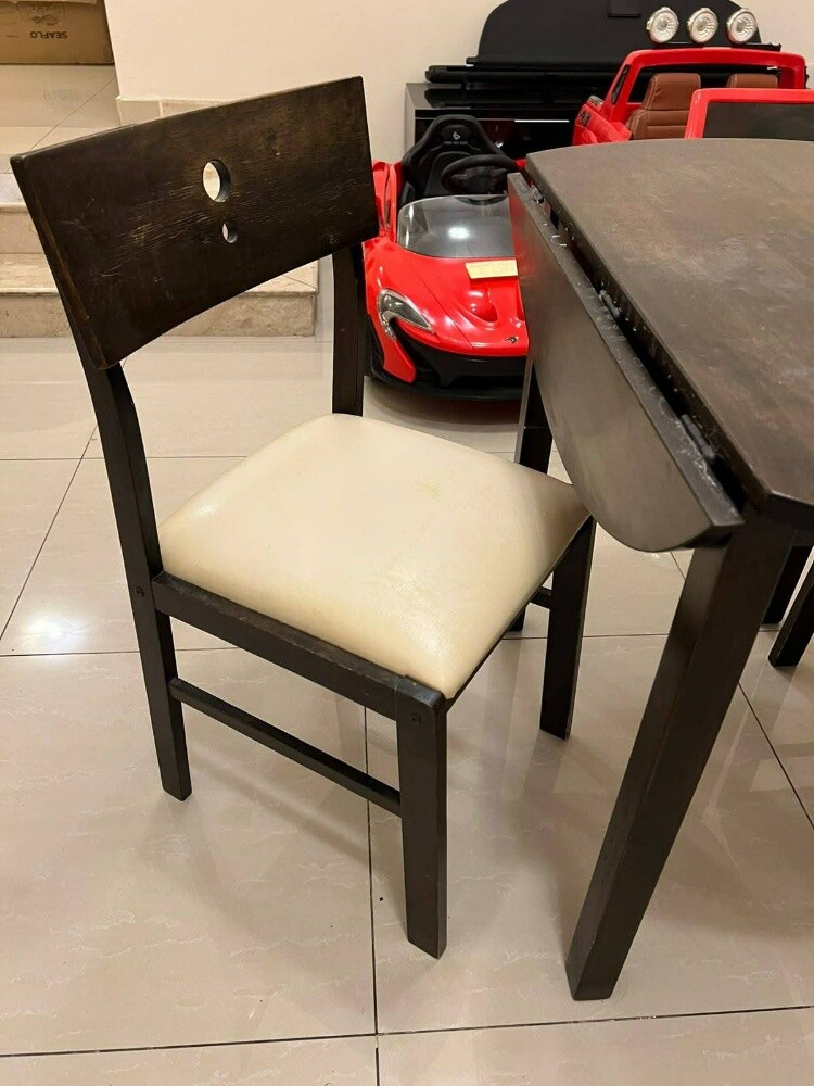 Table with 2 chairs QR 250 only. - 5