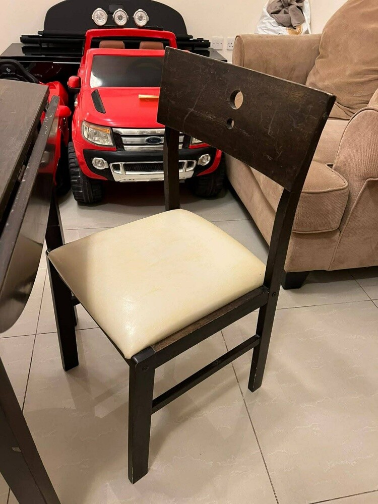 Table with 2 chairs QR 250 only. - 4
