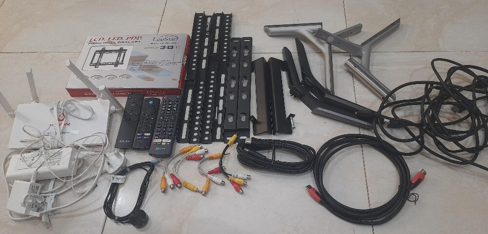 TV LEGS, REMOTE - 1