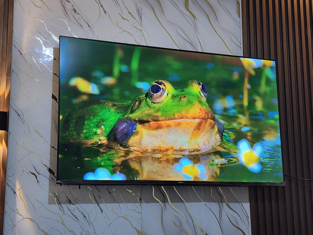 50 smart android Qled tv with box - 2