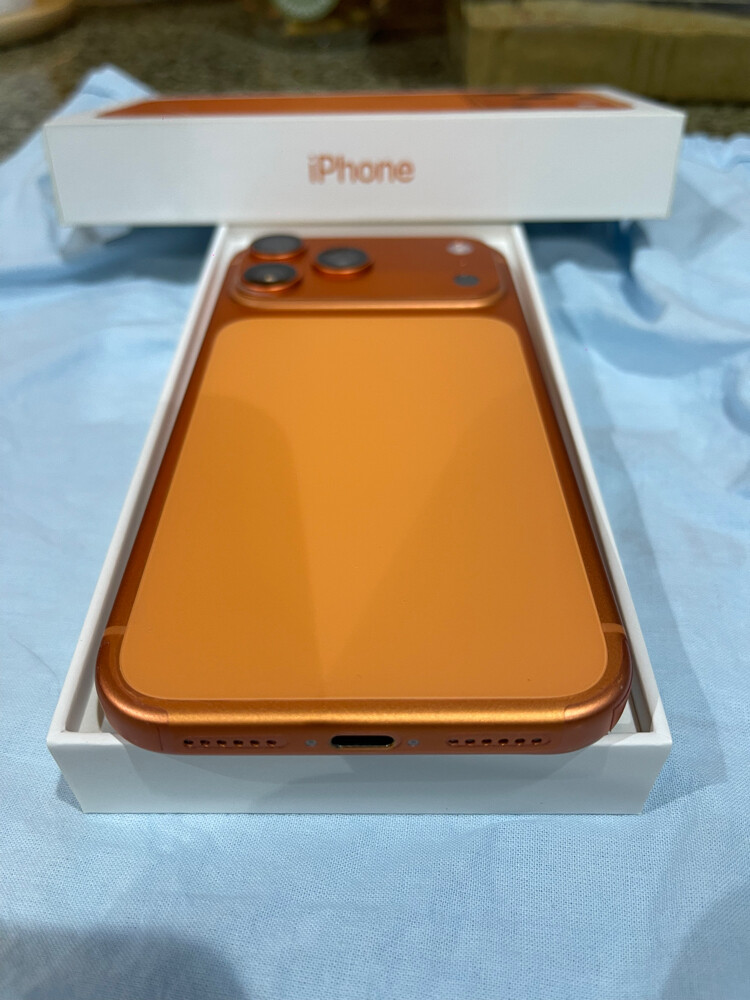 iPhone 17 Pro Max 512GB - Orange - 4