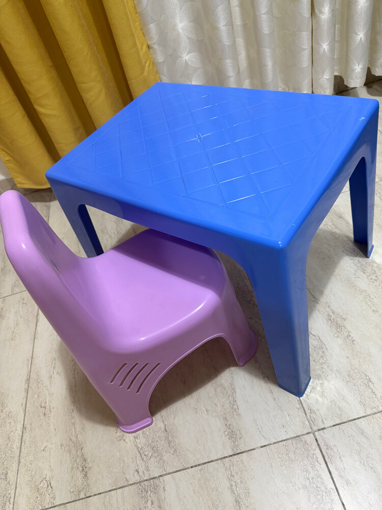 perfect 2 chairs and two tables  - 1
