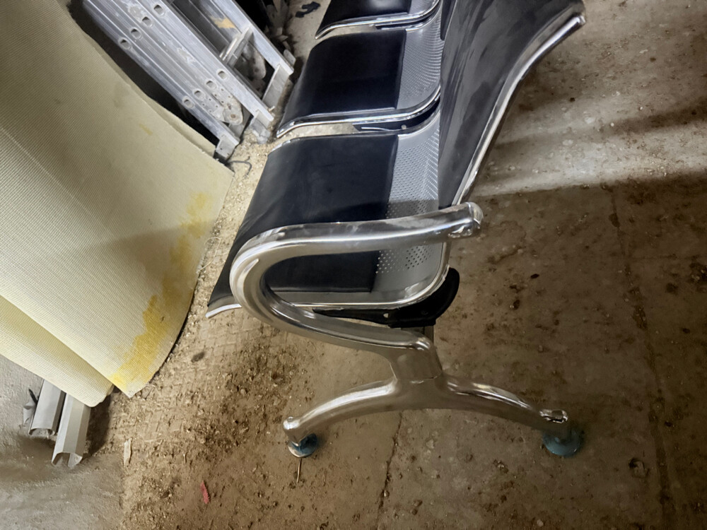 3 seat Chair - 1