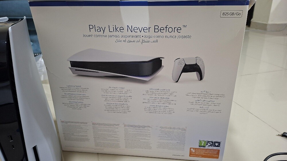 PS5 old update and headset and CD - 4