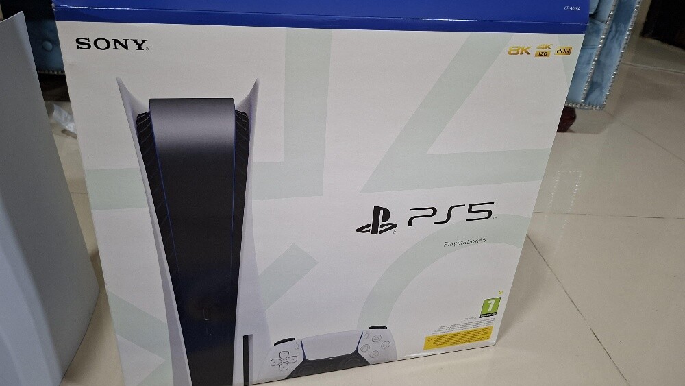 PS5 old update and headset and CD - 3