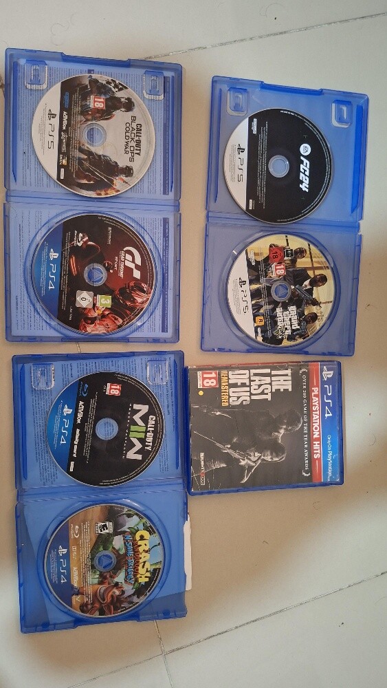 PS5 old update and headset and CD - 6