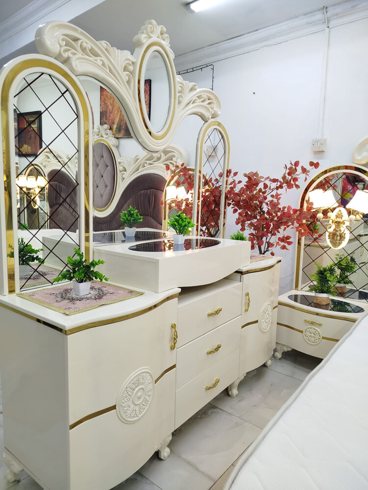 Sell Luxurious King Bedroom set - 7