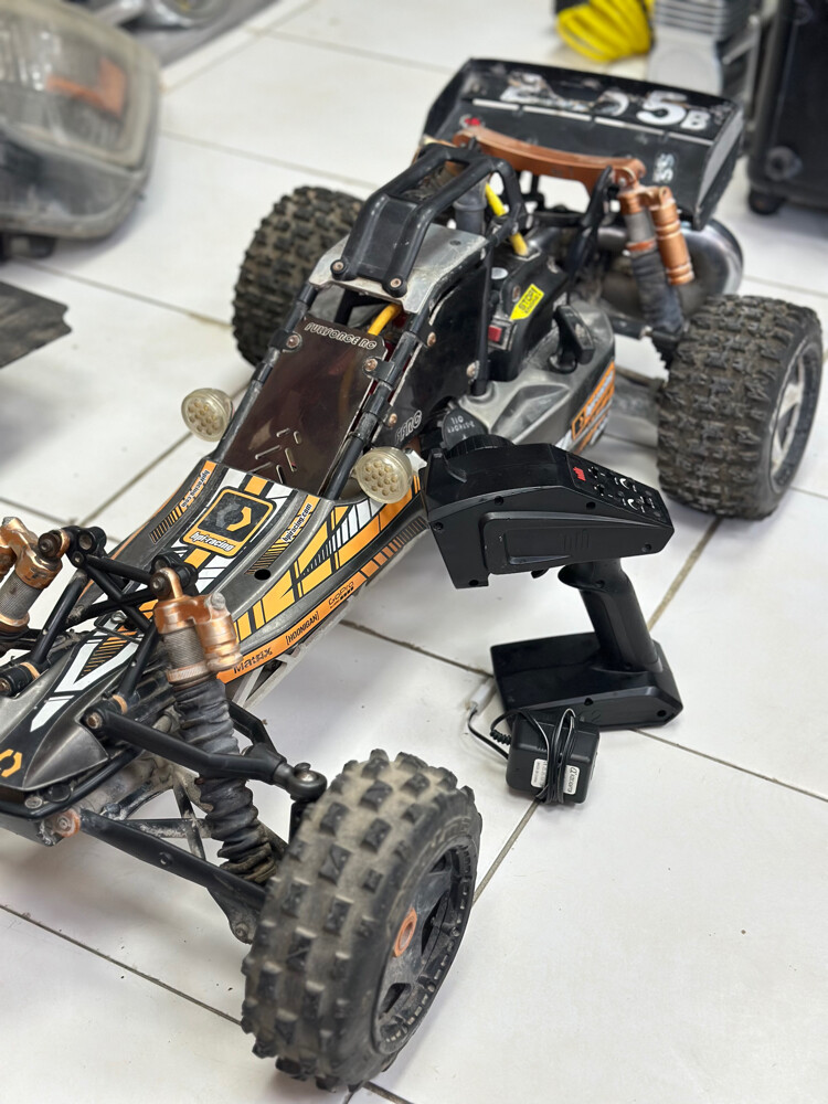 Baja 5b car - 1