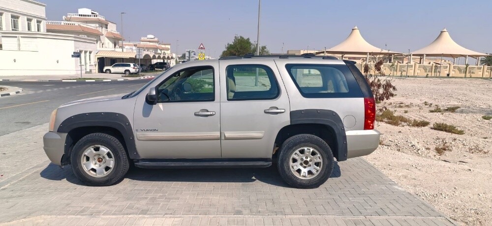 G M C YUKON - 7