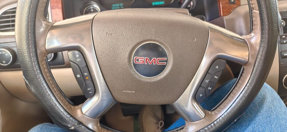 G M C YUKON - 9
