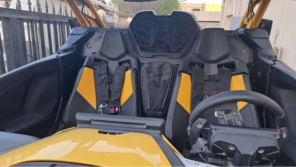 can am maverick R - 4