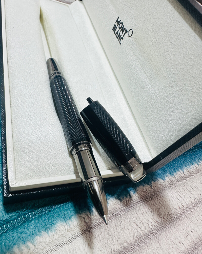 Montblanc Luxury Ballpoint Pen  - 4
