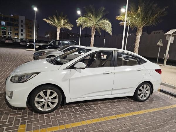 Hyundai Accent 1.6 liter Car - 3