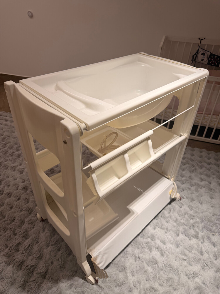 2-in-1 Baby Bathtub & Changing Tabl - 2