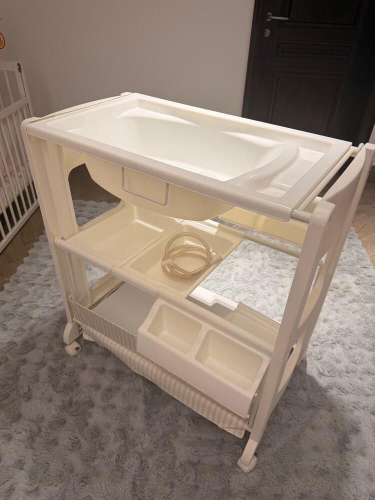 2-in-1 Baby Bathtub & Changing Tabl - 1